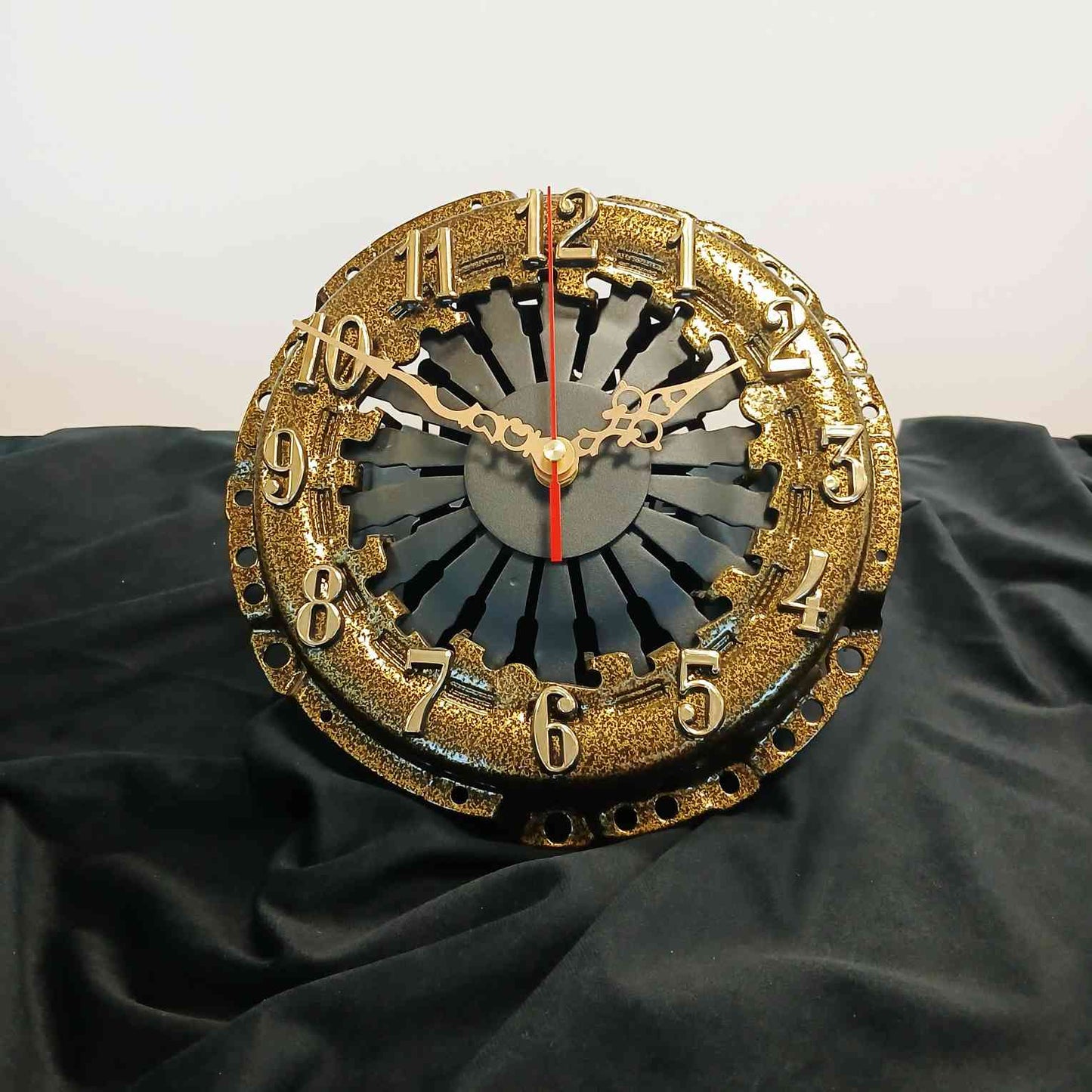 Zegar z docisku sprzęgła